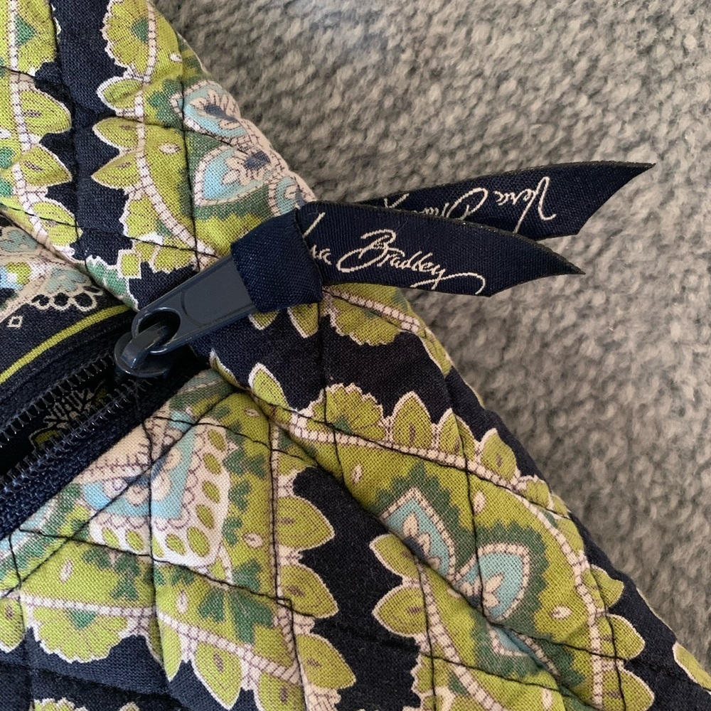 Vera Bradley like new bag - Picture 3 of 6